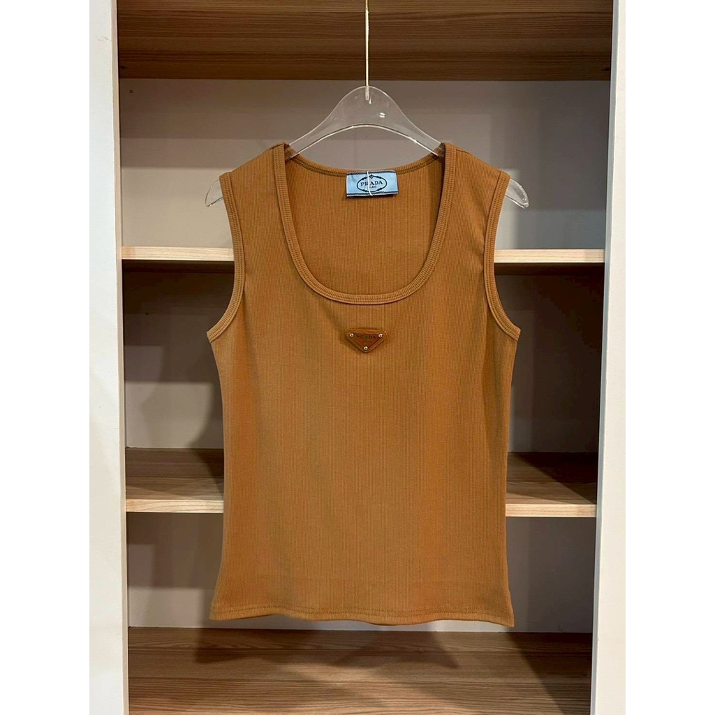 C04 เสื้อไหมพรมร่องสีน้ำตาลคาราเมลสุดละมุน ขับผิวสุดๆ ทรงเข้ารูปสวย