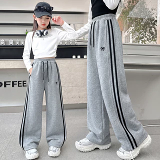 Girls' sweatpants 120-170cm สีดำ สีเทา กางเกงวอร์มขายาวทรงตรง เอวสูง ทรงหลวม สำหรับเด็ก กางเกงแฟชั่นใหม่ปี 2026 HOT