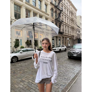 เสื้อแขนยาวทรงสวย ดีไซน์แต่งรู/ขาดเล็กน้อยแนวเซอร์ๆ