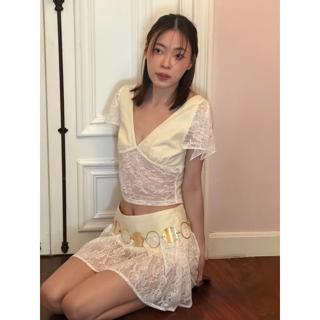 Vynn - Rosy Posy V-Neck Lace Blouse เสื้อคอวีแต่งลูกไม้