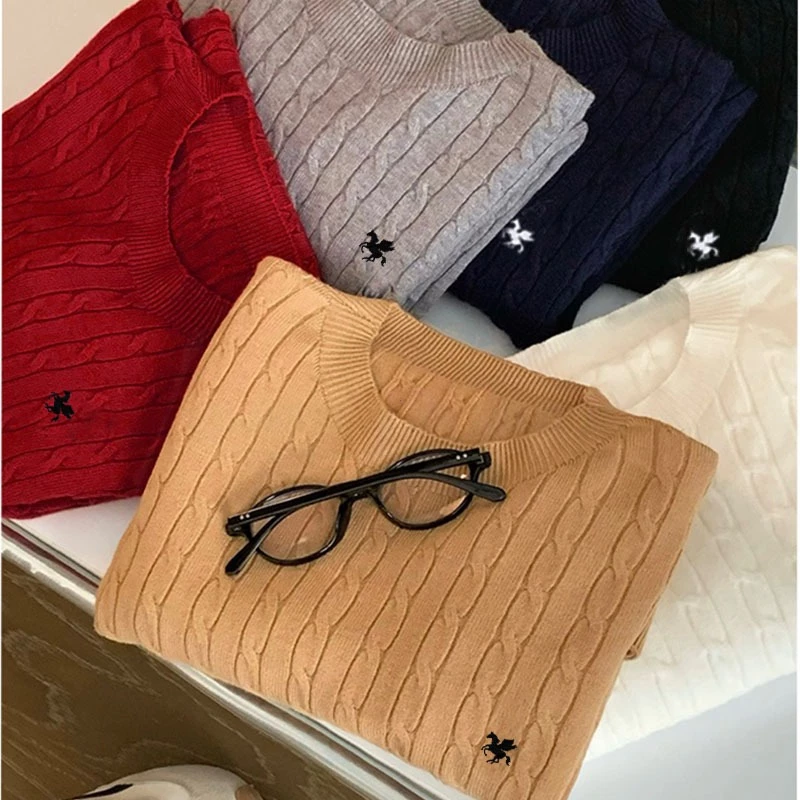 พร้อมส่ง! เสื้อไหมพรมคอกลม ลายถักเปียสุดคิ้วท์ ปักลายม้าน่ารัก เนื้อนุ่มใส่สบายมาก