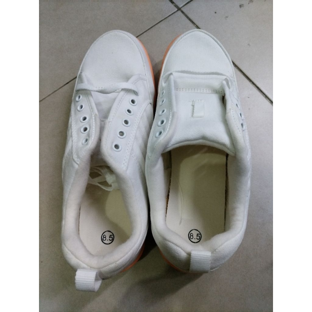 รองเท้า​ผ้าใบ​ทหาร​ออริจินัล​อย่างดี​มีระดับ​ไส่​วิ่ง​ไส่​นุ่ม​ไม่กัด​เท้า​สีขาวเบอร์​8.5
