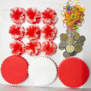 กระดาษห่อเหรียญโปรยทาน 3 ชั้น จัดสีสลับขาว ขอบกลมหยัก รวม 300 เเผ่น (ห่อได้100เหรียญ) พร้อมหนังยาง ราคาถูกโรงงานผลิต