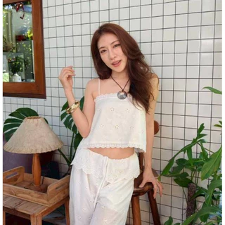 Summer lace : เสื้อสายเดี่ยว แต่งขอบลูกไม้ โชว์หลัง มีเชือกรูดปรับได้ เนื้อผ้าปักฉลุ KN.Clothes