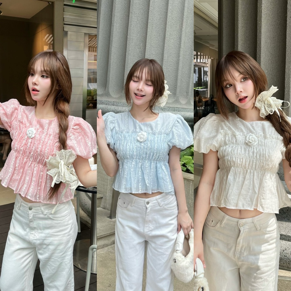 Petite♡︎ Camille top เสื้อครอปแขนตุ๊กตา แขนพองสม็อคทั้งตัว ติดดอกไม้ตรงกลางอก น่ารัก