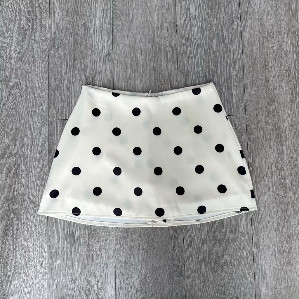 Cayla luv skirt กระโปรงเอวต่ำ สีครีม ใส่1ครั้ง