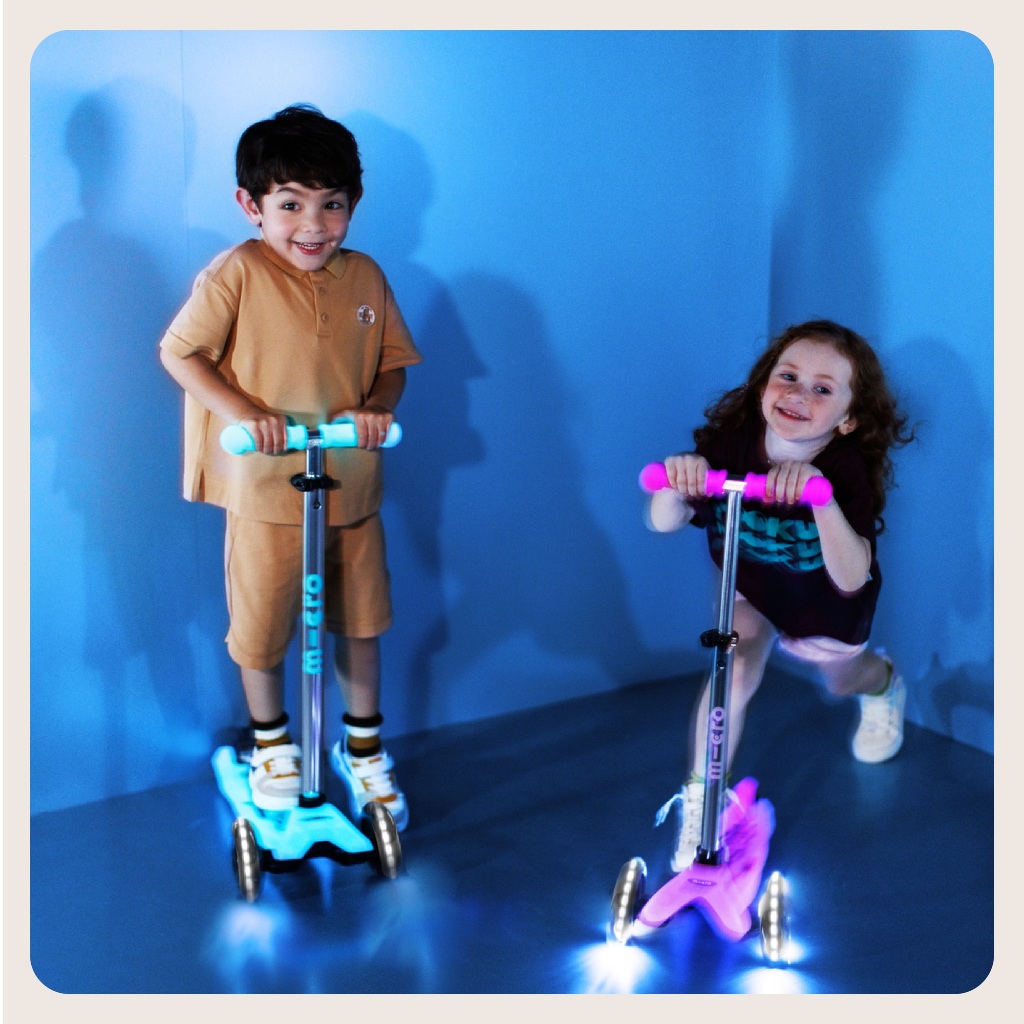 Maxi Micro Deluxe Glow LED สกู๊ตเตอร์เด็ก 3 ล้อ เรืองแสง พร้อมล้อ LED พับเก็บได้