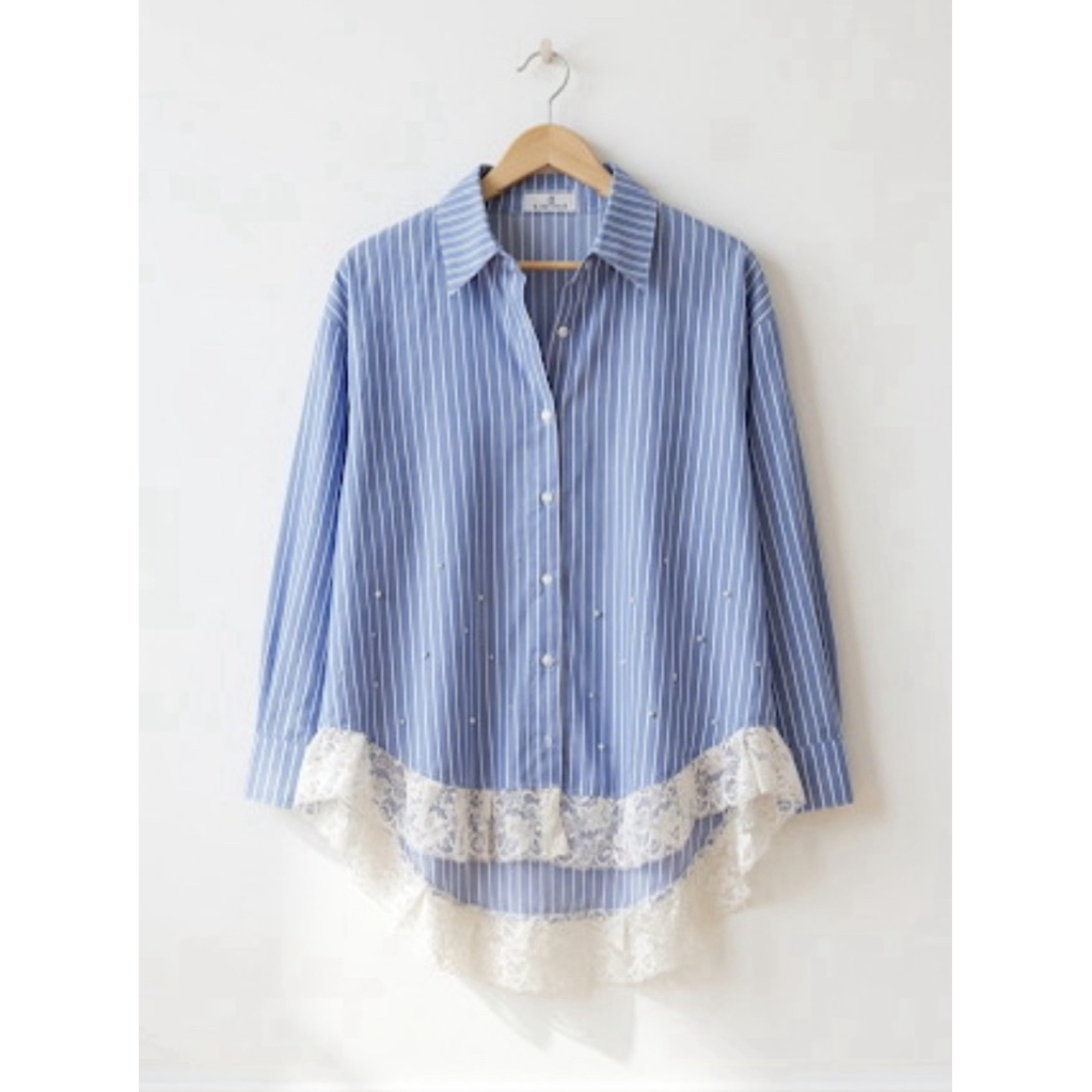 [พร้อมส่ง]The B.Contrast Signature Shirt เสื้อเชิ้ตลายริ้ว Oversized ปักมุก ต่อชายลูกไม้ฉลุสุดหรู