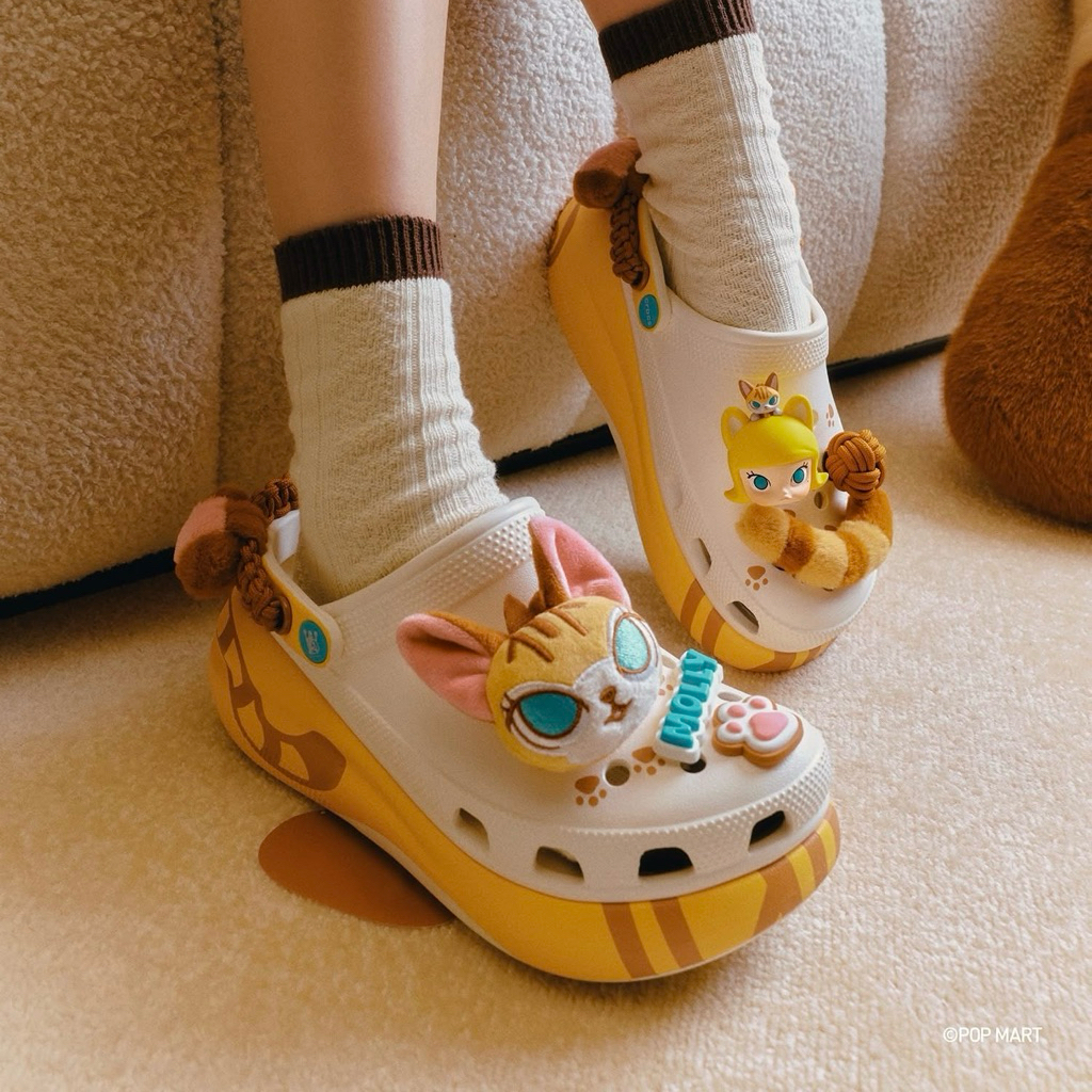 (พร้อมส่ง) ของแท้ 100% CROCS X POP MART X MOLLY CRUSH CLOG