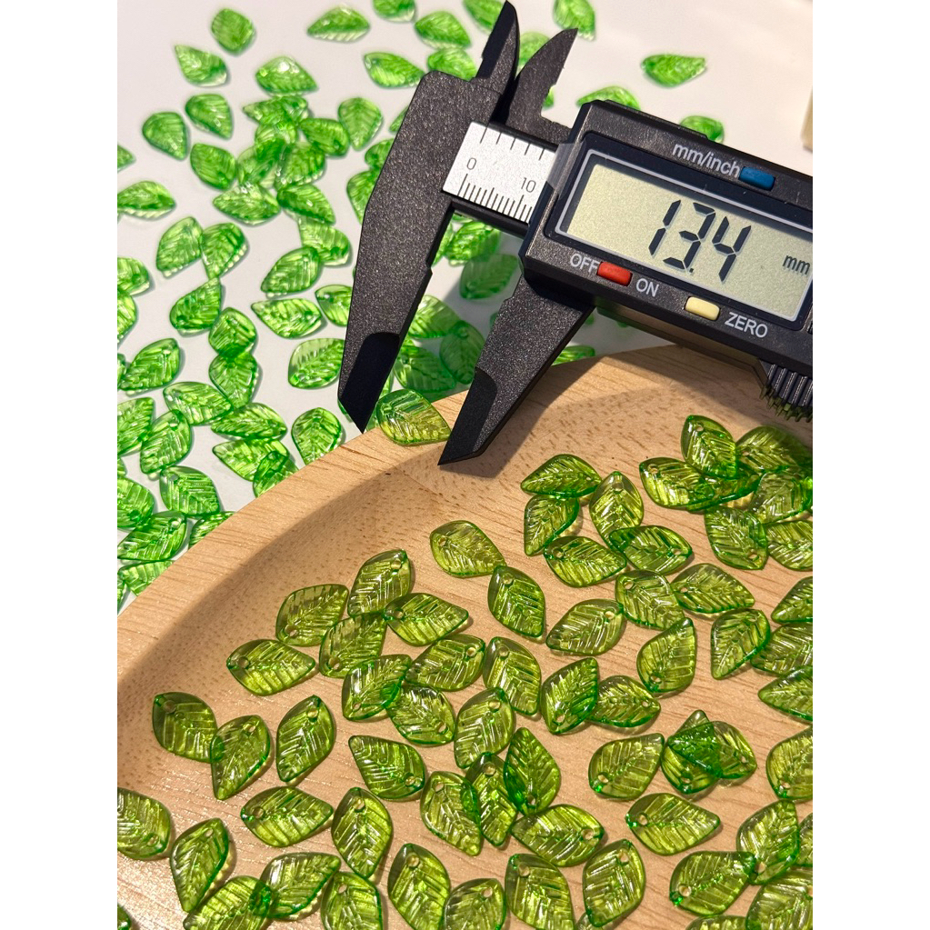 รวมจี้ใบไม้ (แบบห้อยจิ๋ว 50ชิ้น)มีหลายขนาด หลายแบบDiy