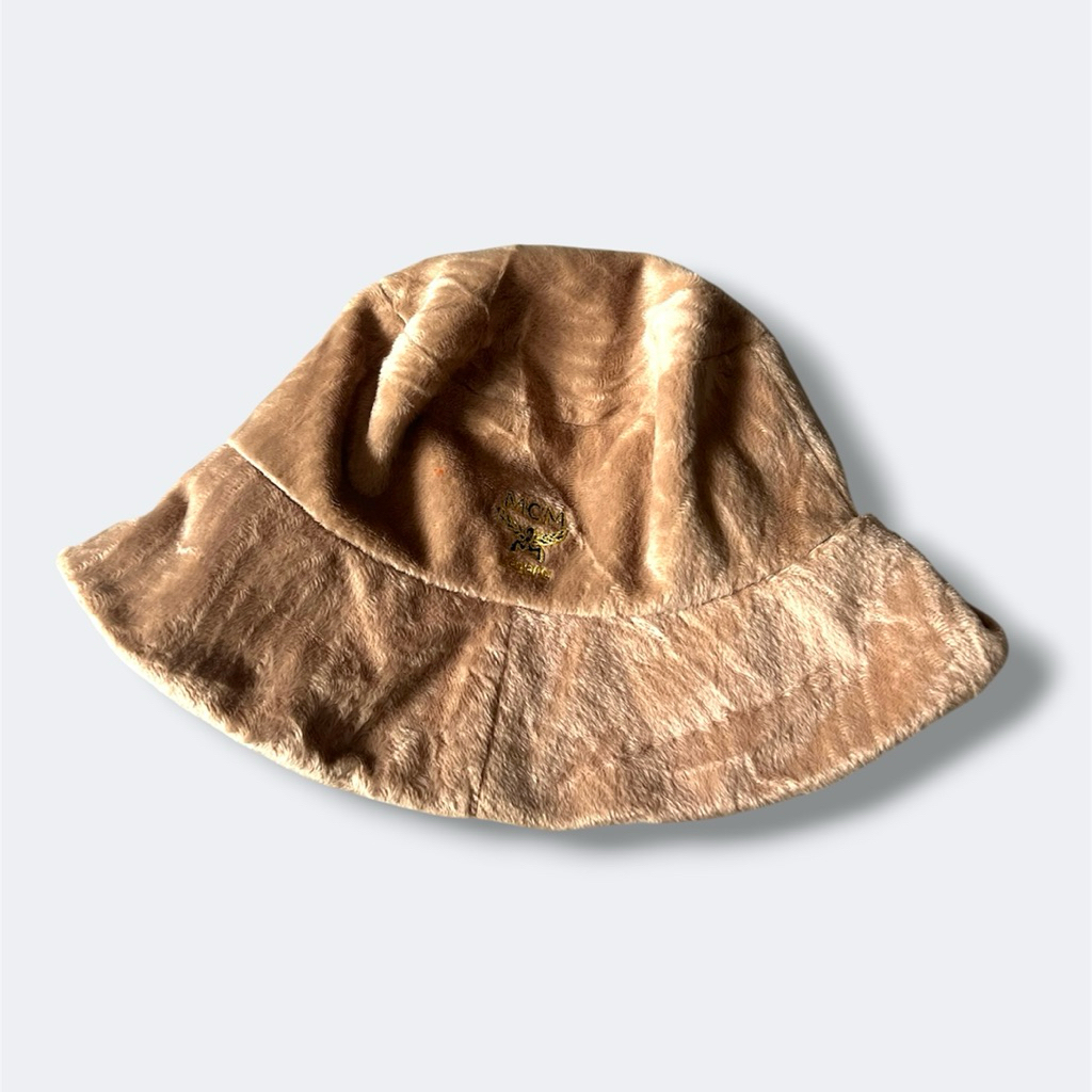MCM LEGERE BUCKET HATS หมวกบักเก็ตขนเฟอร์สีน้ำตาล ผ้านุ่มนิ่มคล้ายกำมะหยี่ ขนาด 57.5cm