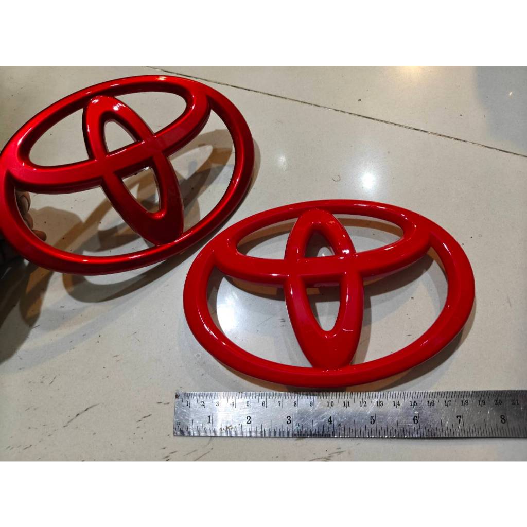 โลโก้หน้ากระจัง revo fortuner 2015 + ขนาด 19 x13 cm สีแดง  จำนวน 1 ตัว งานสวย*  มาร้านนี่จบในที่เดียว    *