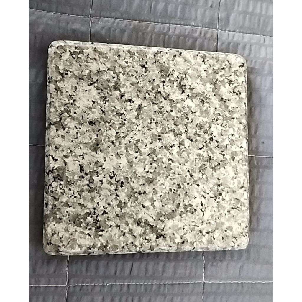 แผ่นหินแกรนิต ขนาด 15 x 15  cm.ลบคมลบมุมเรียบร้อยพร้อมใช้งานรับตัดตามขนาดที่ลูกค้าต้องการ