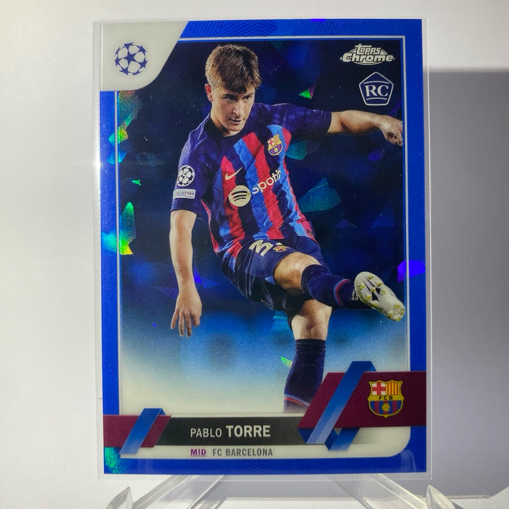 การ์ดนักฟุตบอล PABLO TORRE, RC, BARCELONA, TOPPS CHROME 2023, (sapphire)