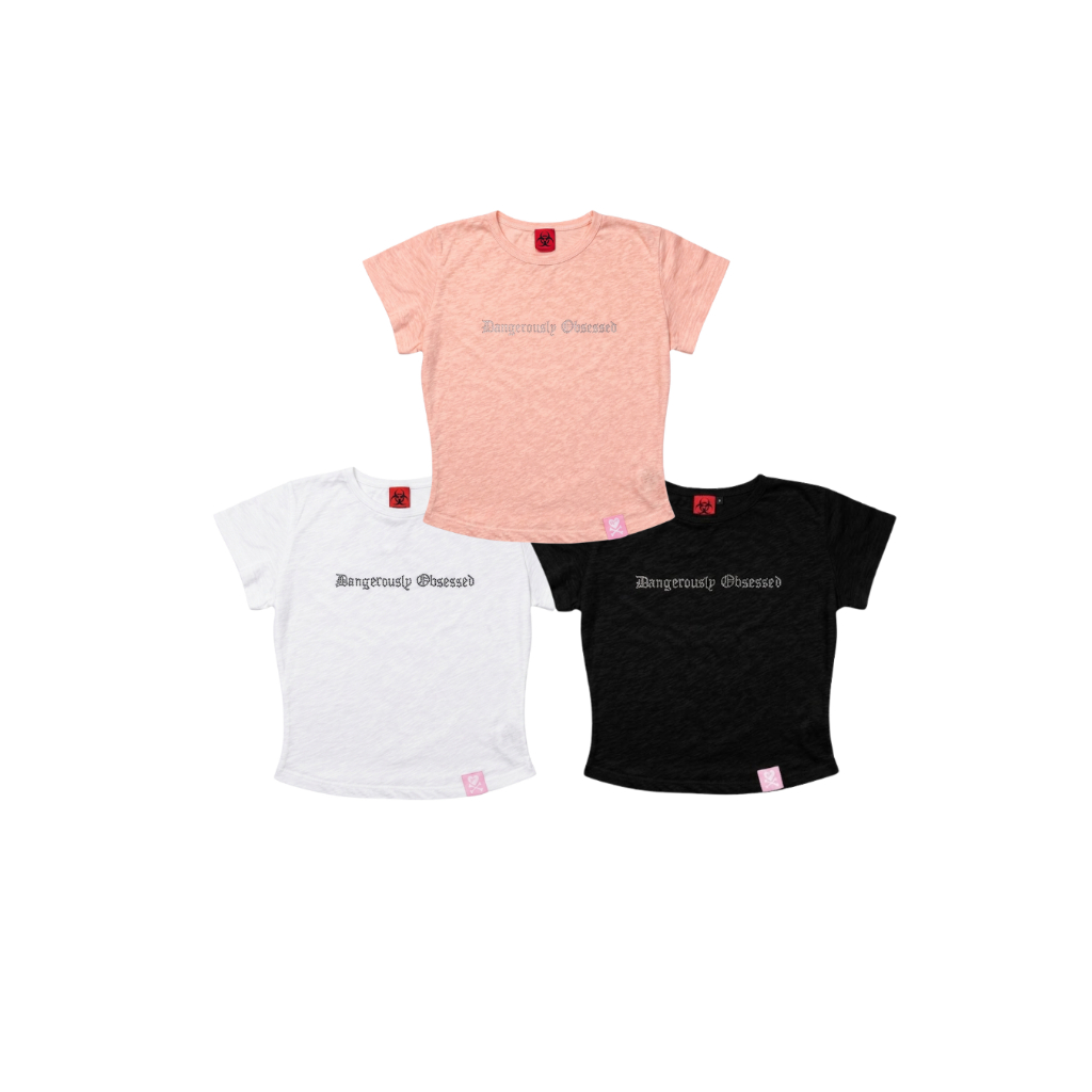 (🔥จัดส่งด่วน 1 วัน!) 22wrldwidee Dangerously Obsessed Baby Tee เสื้อเบบี้ทีน่ารักสำหรับสาวๆสาย ดื้อซน (OC174)