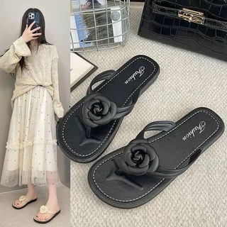 พร้อมส่งจากไทย 【2520】รองเท้าแตะหูคีบลายดอกคามิเลีย พื้นแบนสวมง่ายสีพื้น ต้องมีนะคะแม่ๆ tobo