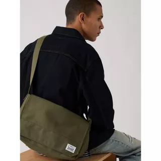 กระเป๋า Levi's® Men's Duboce Messenger Bag