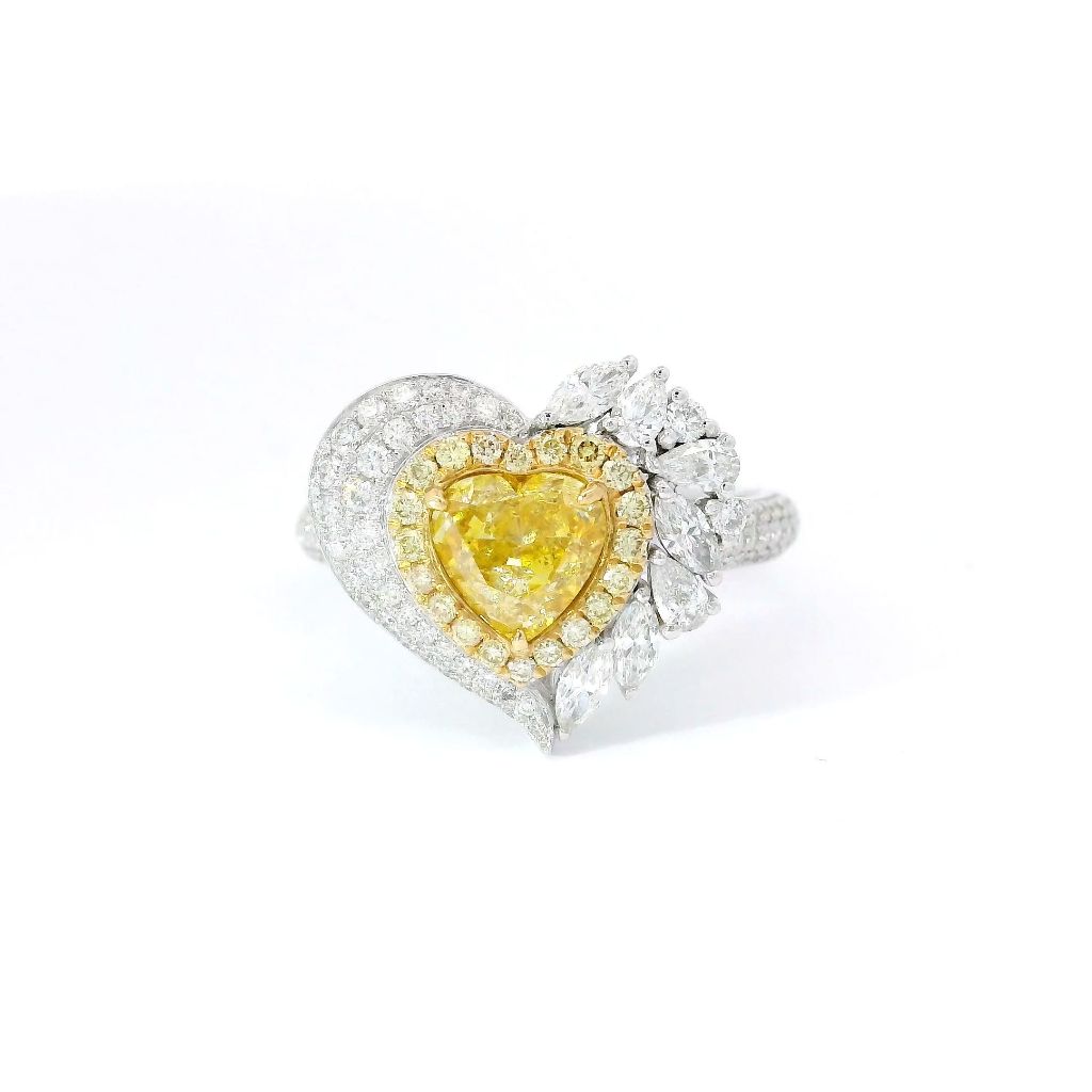 1.02 Carat Fancy yellow Diamond Ring