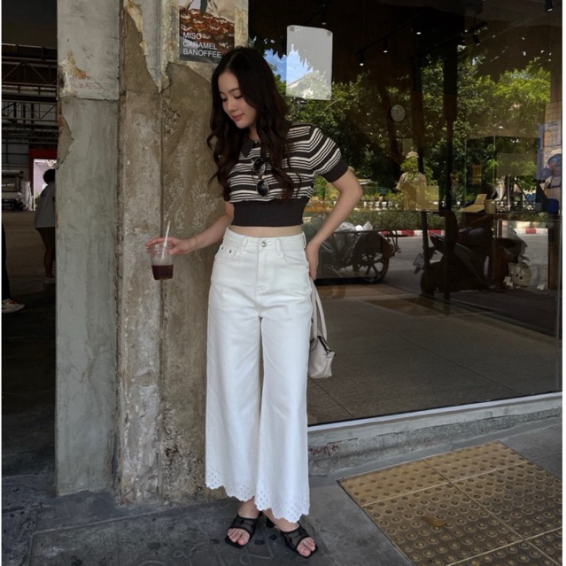 urban apparels | denim ep.1 in lace กางเกงยีนส์ขากระบอกเต่อผ้ายืดญี่ปุ่นปลายฉลุลูกไม้ ชอบพอดีตัวลด-1ไซส์