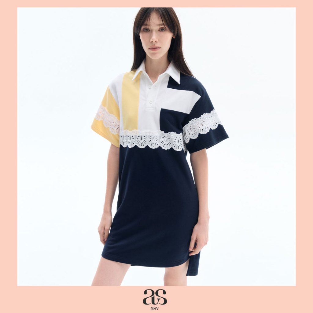 [asv ss26] Adeline Rugby Mini Dress มินิเดรสผู้หญิง ทรงหลวม แขนยาวถึงศอก ชายกระโปรงหน้าสั้นหลังยาวตัดต่อแถบสีดีเทลลูกไม้