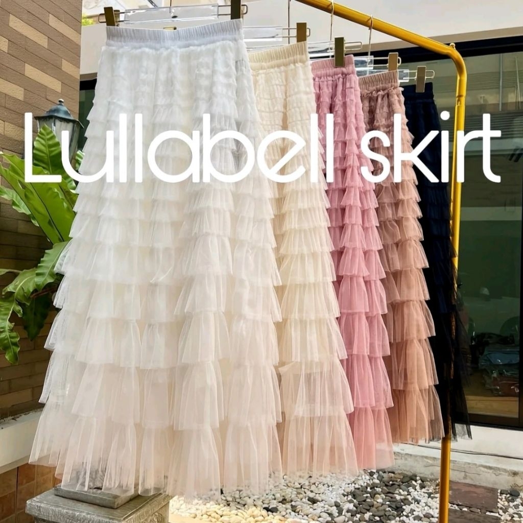 Sogood.Brand : Lullabell Skirt กระโปรงยาวเลเยอร์ เอวสม็อค สีครีม