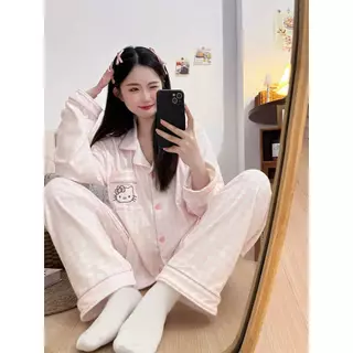 🎀💛 ชุดนอน 2 ชิ้น สีเหลืองลายเฮลโลคิตตี้ ผสานลายจุดสีสัน สไตล์หวานละมุน ประกอบเสื้อแขนยาว+กางเกงขายาว ผ้าคลาวด์คอตต้อนนุ่