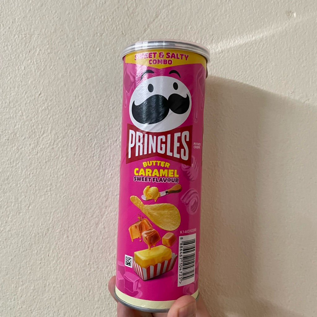 พร้อมส่ง pringle butter caramel มันฝรั่งแผ่นอบกรอบรสบัตเตอร์ราคาเมล ขนาด 110 กรัใ