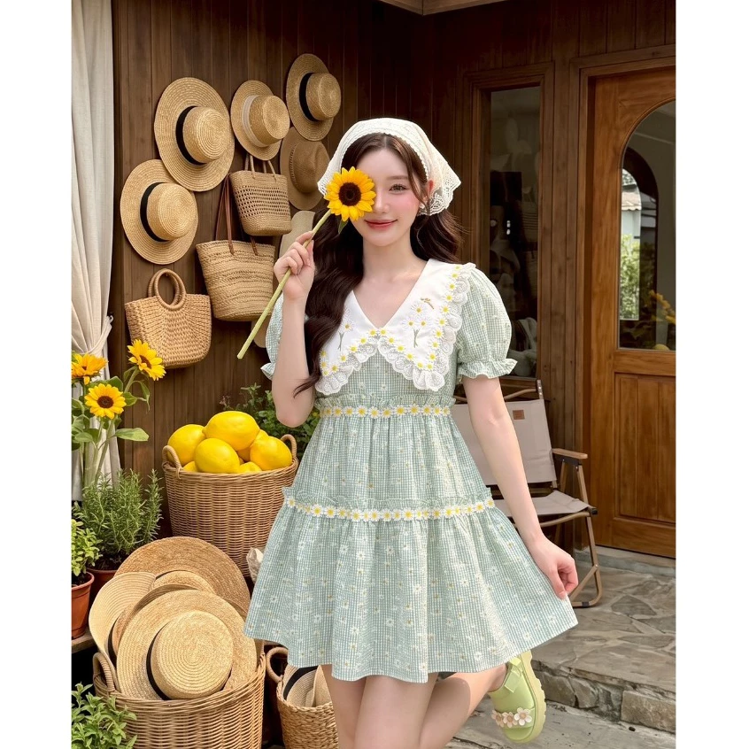 (มี3XL) สีเขียวมัจฉะ Bai Cha Dress เดรสสั้นผ้าคอตตอน ปกงานปักเดซี่ แขนตุ๊กตา ตัดต่อเส้นเทปงานปัก ซิปหลัง มีซับใน