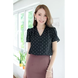 Narinari : MT0601 V-Collar Classic Blouse – เสื้อทำงานคอวี ลายกราฟิก ❤︎✰✪