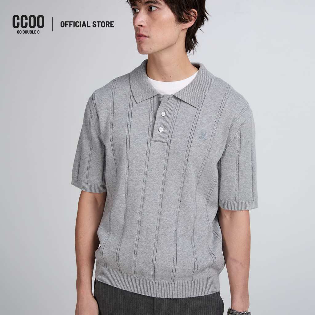 CC DOUBLE O CABLE COTTON KNIT POLO ผู้ชาย เสื้อโปโลผ้าถักลายเคเบิลทรงรีแลกซ์ รุ่น O26WGMA210 (AW26 #P3)
