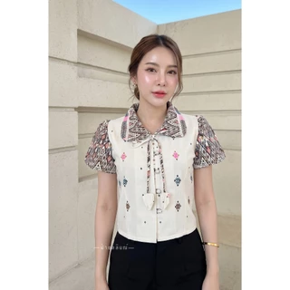 เสื้อผ้าฝ้ายคอบัวแต่งแขนกลีบบัวพิมพ์ลายไทย