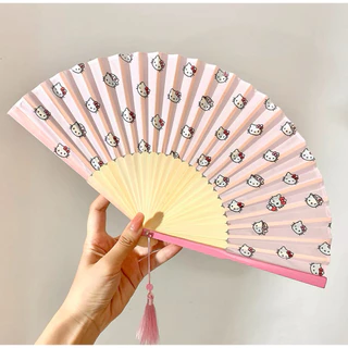 ส่งไว พัดลายแมวใส่กิโมโนสุดน่ารัก! เย็นสบาย พกง่าย ลายคิวท์โดนใจ เหมาะเป็นของขวัญ หรือใช้เองก็เก๋ไม่ซ้ำใคร!