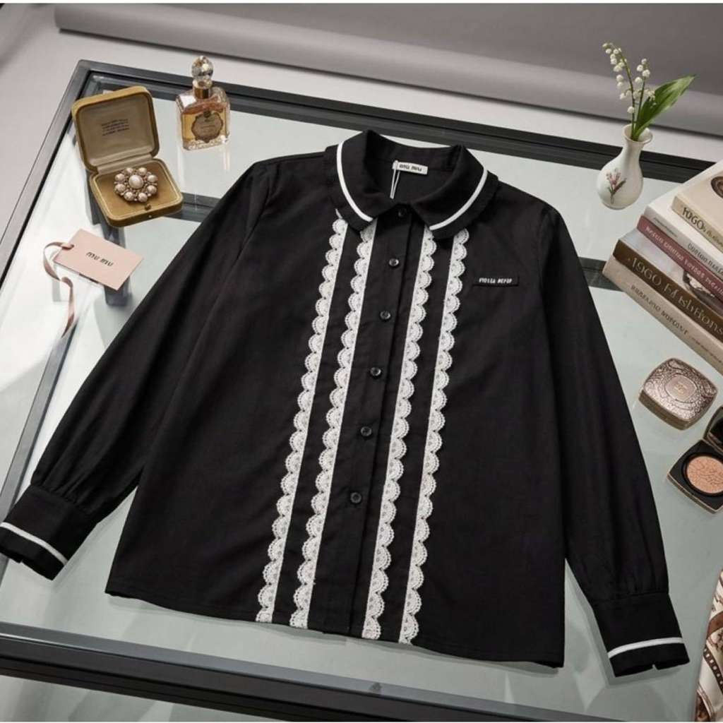 เสื้อเชิ๊ตสีดำคลาสสิก ดีไซน์ใหม่ล่าสุดโดดเด่นด้วยงานแถบลูกไม้ฉลุ