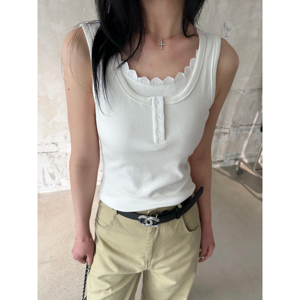 (พร้อมส่ง) Clothestoryy - Lace Whisper Henley Tank เสื้อสากล้ามแต่งลูกไม้