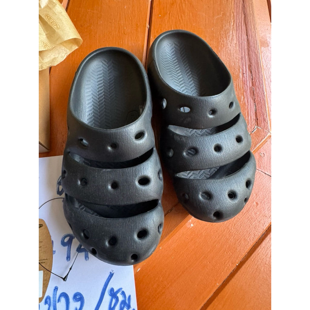 รองเท้า keen รุ่น yogui มือสอง