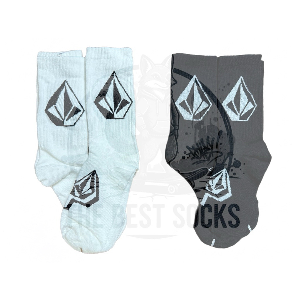 ถุงเท้าสตรีท Volcom สีพื้น ขาว - ดำ FREE SIZE