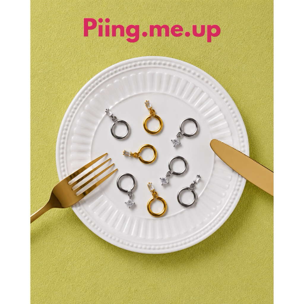 Piing me Stainless steel Earrings | ต่างหูห่วงสแตนเลสประดับเพชร (ทรงสี่เหลี่ยมพื้นผ้า/จัตุรัส)