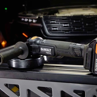 DEWALT DCG45MP1T (MCLAREN) เครื่องเจียรไร้สาย 4 นิ้ว 20V พร้อมแบตเตอรี่ 5Ah 1 ก้อน และแท่นชาร์จ(แถมเสื้อจำนวนจำกัด)