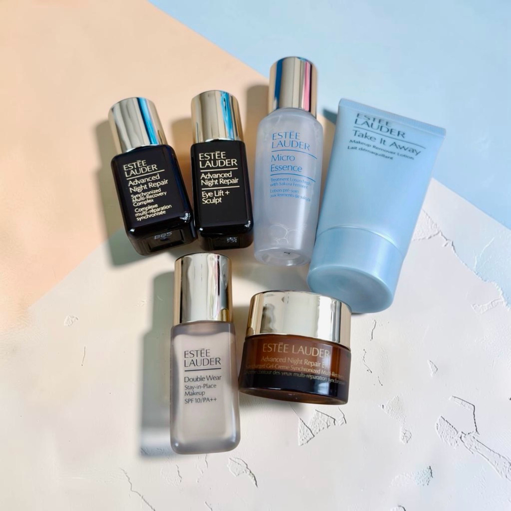 Traveller Set เซตเครื่องสำอางชนาดพกพา มีเช็ดหน้า โลชั่น เซรั่มหน้า เซรั่มตา ครีมรอบดวงตา รองพื้น ราคา999฿เท่านั้น