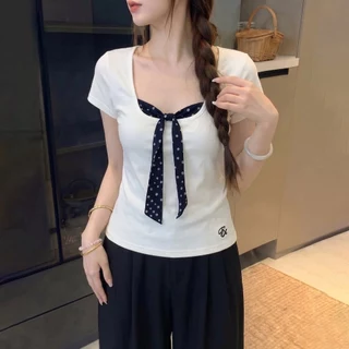 Beryl เสื้อผู้หญิงคอเหลี่ยมแขนสั้นลายจุดมีเชือกผูก