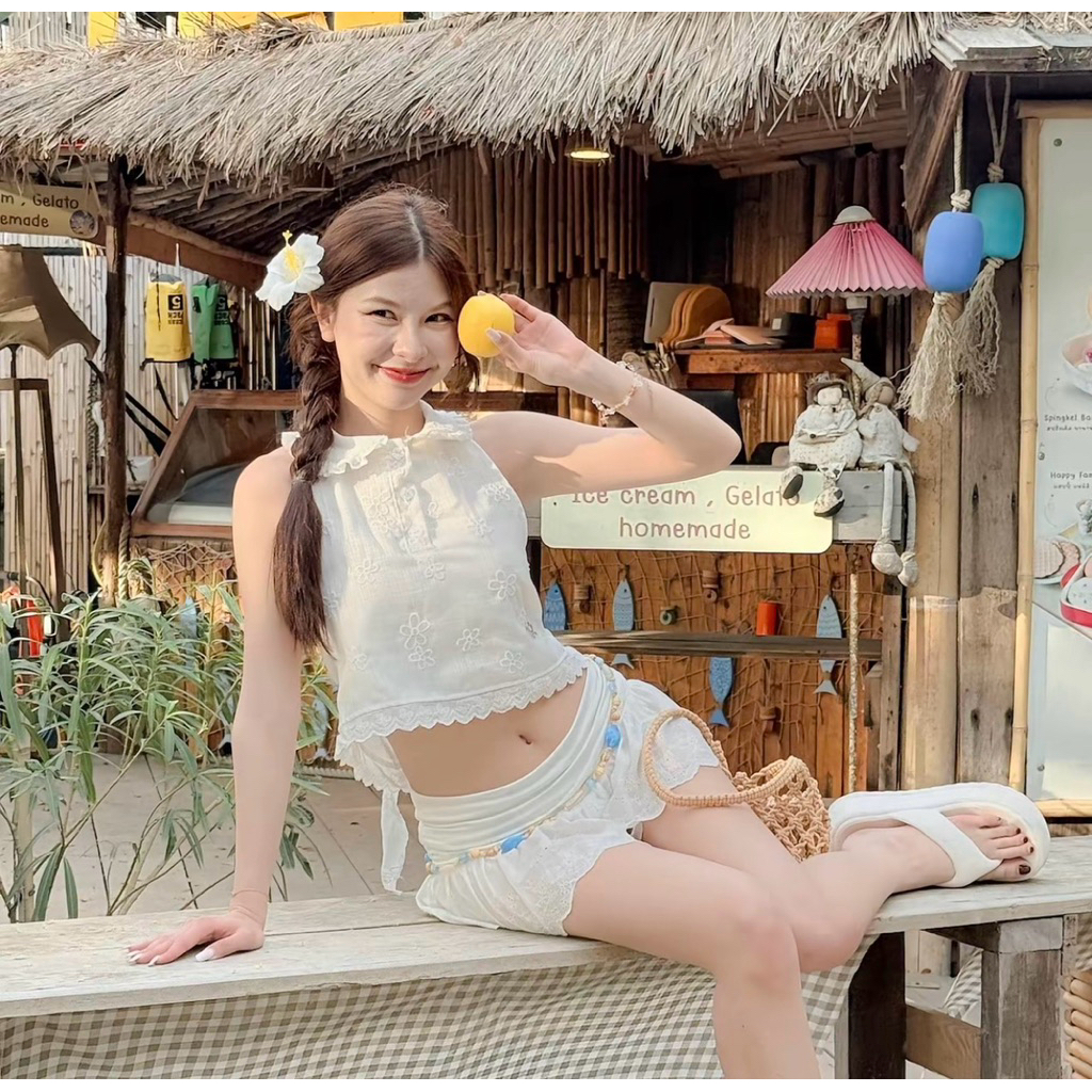 (ไม่เคยใส่) RIKA น้องมะพร้าว คอบัวปก ระบาย เว้าหลังผูกโบว์หลัง สีขาววิ้ง ไซส์M