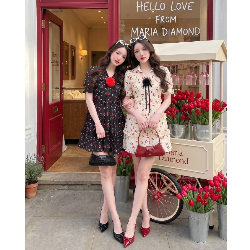 (มี3XL) Maria Diamond มี 2 สี Cherry Bomb Dress เดรสสั้นผ้าชีฟองลายเชอร์รี่กระดุมหน้า แต่งเข็มกลัดดอกไม้ มีซับใน