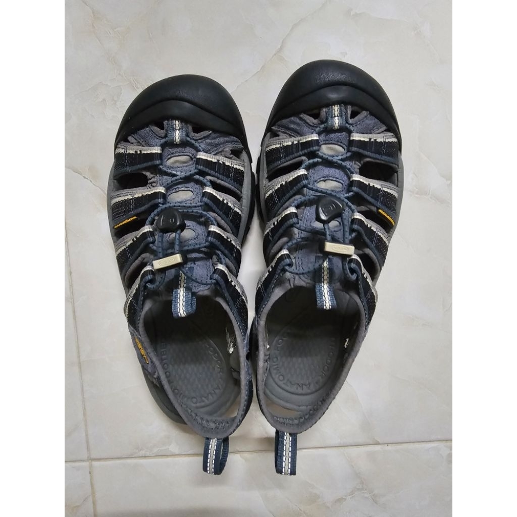 Keen  รองเท้าเดินป่า