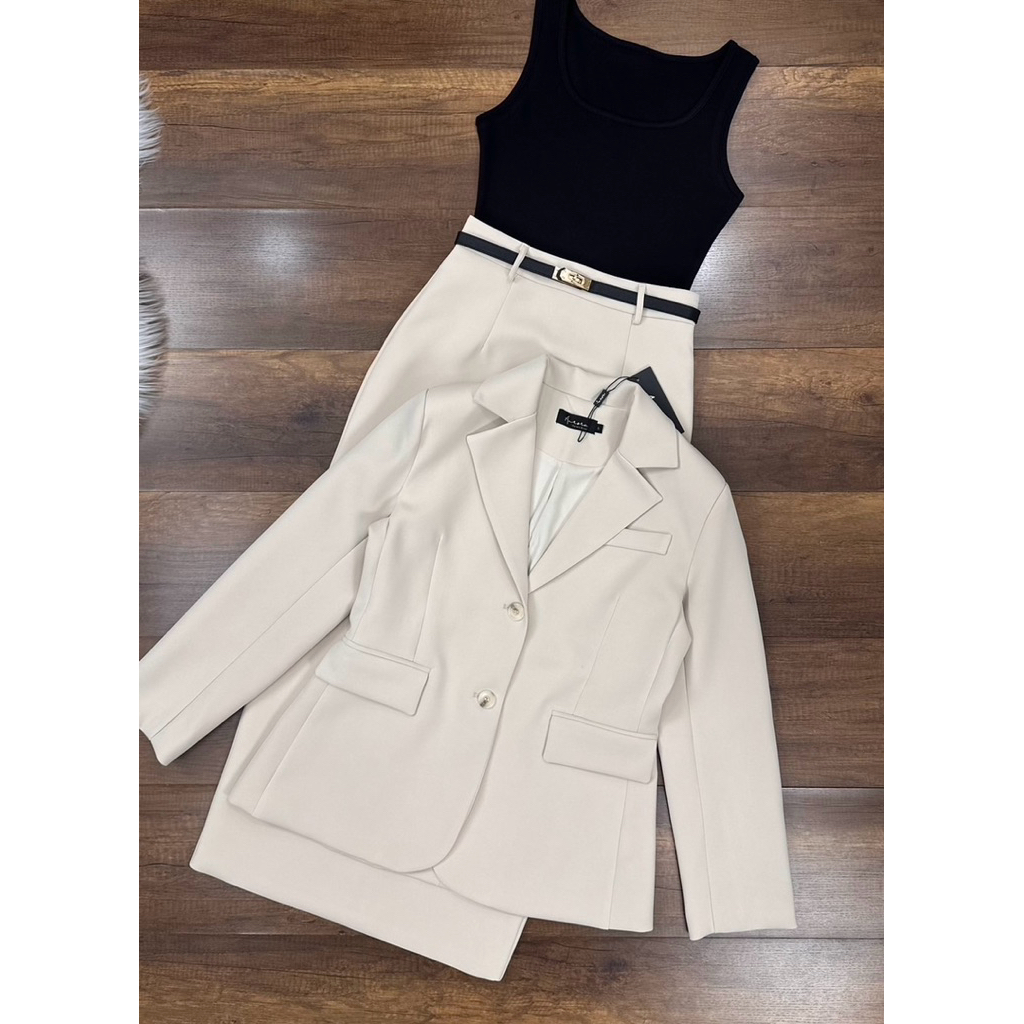 พร้อมส่ง เซต3ชิ้นผ้าสูทอัดกาวอย่างดีผ้ามีน้ำหนักรูปชายเสื้อบานออกเล็กๆใส่กับกระโปรงทรงสอบเอวสูงตะเข็บ