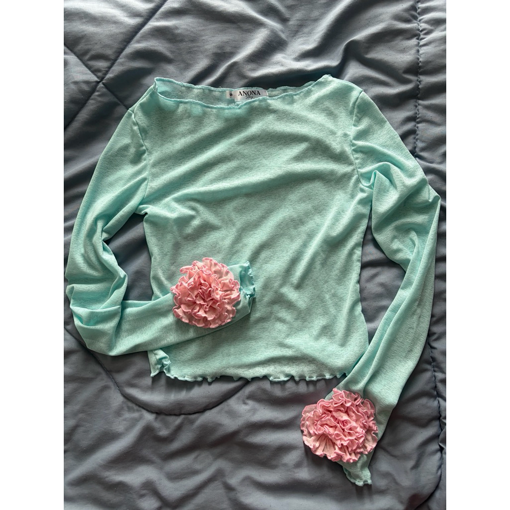 เสื้อดอกคามิเลีย มาการอง ไซส์ S ยังไม่เคยใส่ Anona story