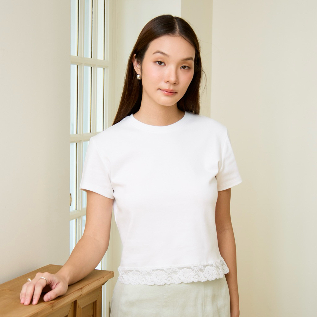 Mila Lace Tee เสื้อยืดขอบลูกไม้ (มีไซส์ / พร้อมส่ง) by Amori Edition