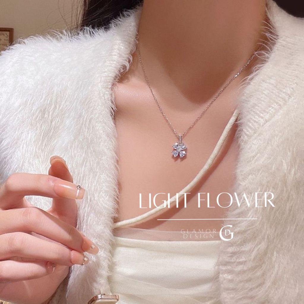 GLAMOR สร้อยเงินเเท้ Light Flower สร้อยคอรูปดอกไม้ประดับเพชรสังเคราะห์ไมโครเพ้นท์ มีระดับ นางฟ้า
