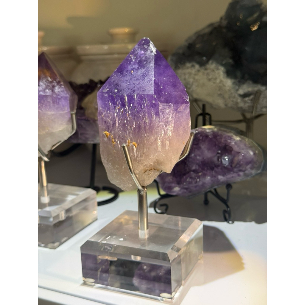 อเมทิสต์เขี้ยวใหญ่ อเมทิสต์โบลิเวีย (Bolivia Amethyst)พร้อมฐาน