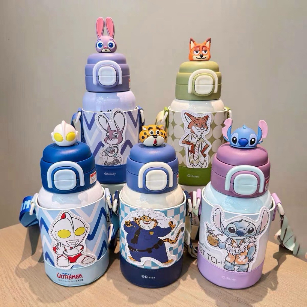 ขวดน้ำเก็บความเย็น Disney ความจุ 550 ml. สแตนเลส 316 ไม่หนัก พกสะดวก มีทั้งหลอดดูด+ ยกดื่ม มีกระเป๋าพร้อมสายสะพาย