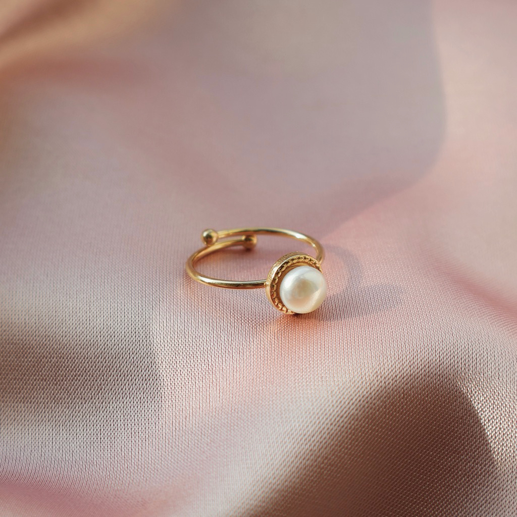 gigaglam classic pearl ring | แหวนไข่มุก สแตนเลสตีล